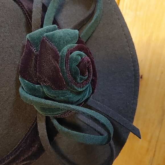 Made in Italy Wool Bucket/Church Hat with Floral Detail - Picture 5 of 11